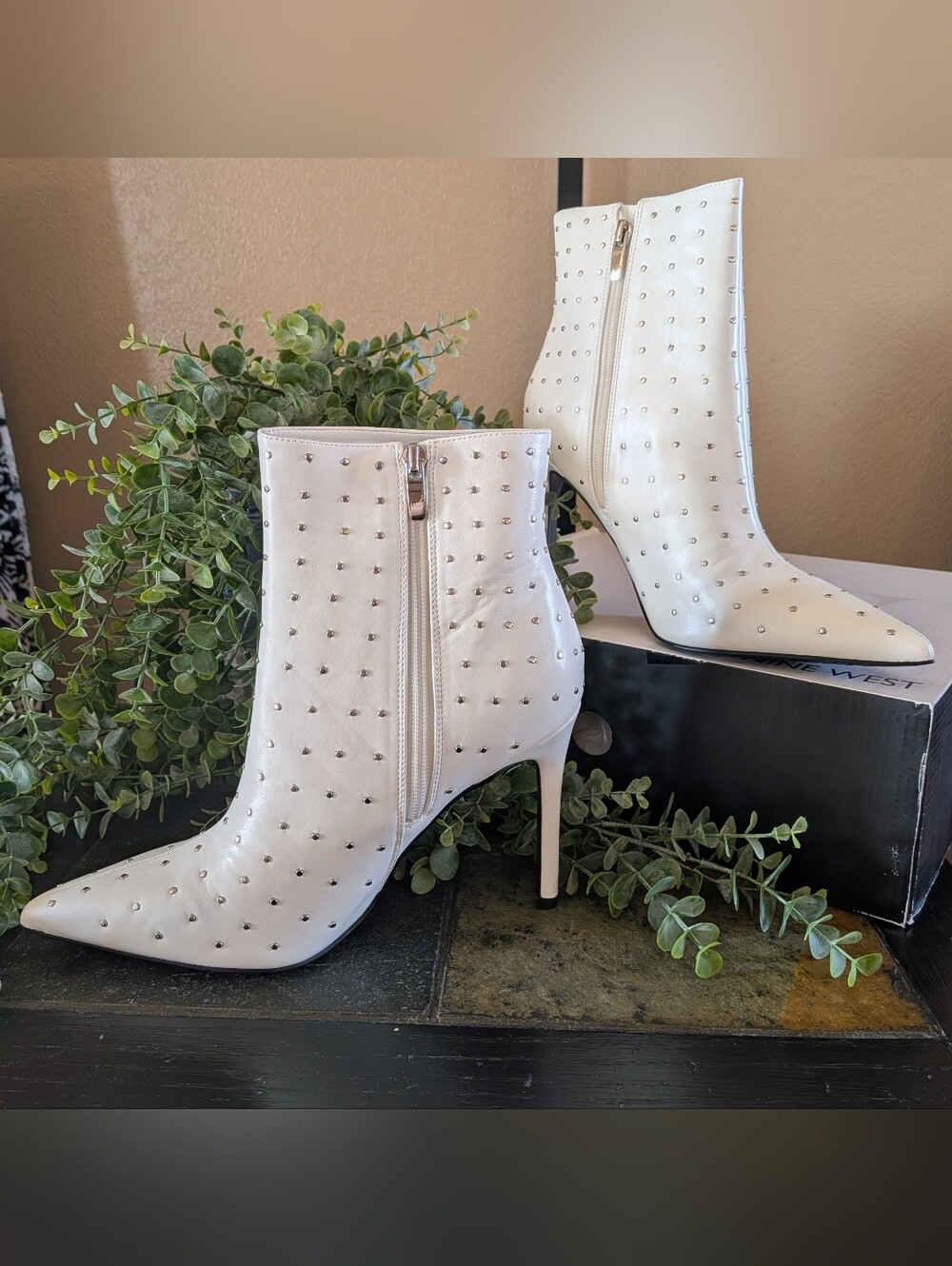 NWT! Nine West Studded Dress Pointy Toe Booties in WHITE size 9.5M